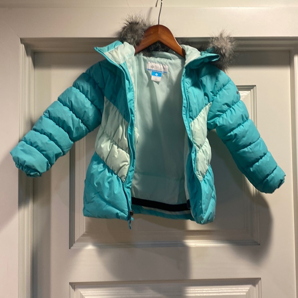 Kids 4T-5T Columbia ski coat with removable fur